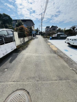 �_�ސ쌧������s��̒��È�ˌ��Ă̑O�ʓ��H�܂ތ��n�ʐ^