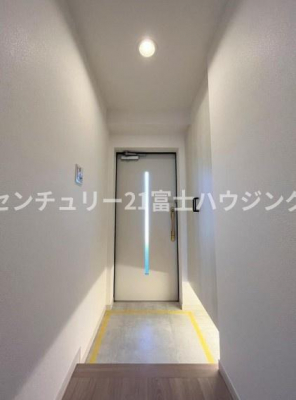 ց@-