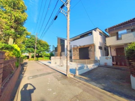 �_�ސ쌧����s�А�4���ڂ̐V�z��ˌ��Ă̑O�ʓ��H�܂ތ��n�ʐ^