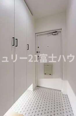 ց@-