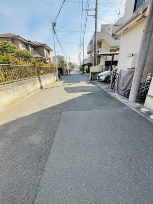 �_�ސ쌧������s�Ђ΂肪�u�̒��È�ˌ��Ă̑O�ʓ��H�܂ތ��n�ʐ^