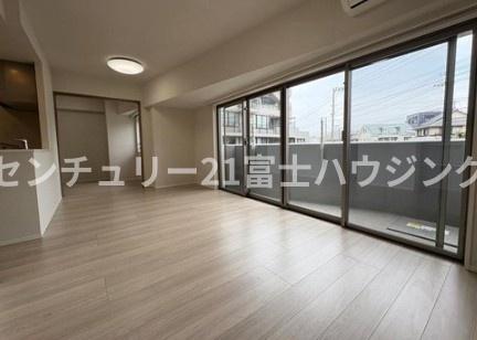 rO@-