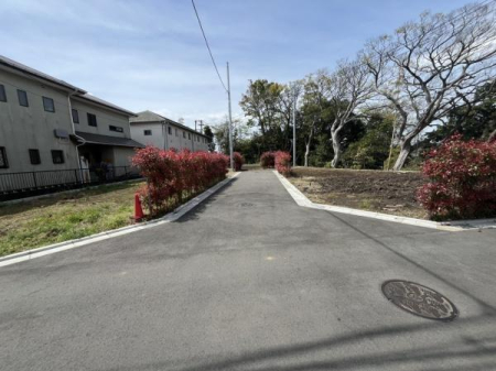 �_�ސ쌧����s���1���ڂ̓y�n�̑O�ʓ��H�܂ތ��n�ʐ^