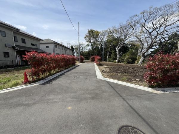 �_�ސ쌧����s���1���ڂ̓y�n�̑O�ʓ��H�܂ތ��n�ʐ^