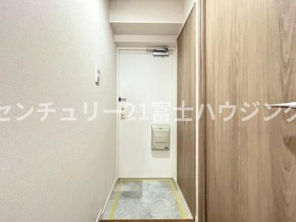 ց@-