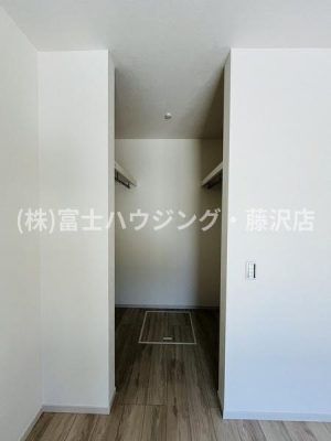 [@-