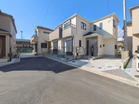 �_�ސ쌧������s�����̐V�z��ˌ��Ă̑O�ʓ��H�܂ތ��n�ʐ^