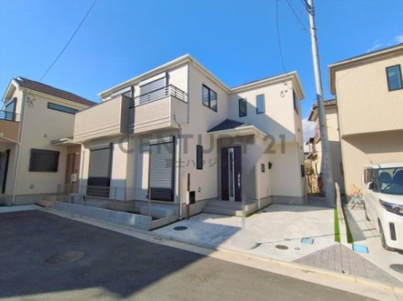 �_�ސ쌧������s�����̐V�z��ˌ��Ă̑O�ʓ��H�܂ތ��n�ʐ^