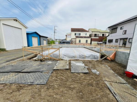 �_�ސ쌧����s�А�4���ڂ̐V�z��ˌ��Ă̑O�ʓ��H�܂ތ��n�ʐ^