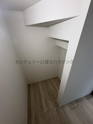 [@-