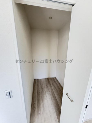 [@-