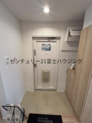 ց@-