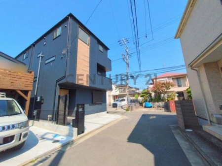 �_�ސ쌧������s����1���ڂ̐V�z��ˌ��Ă̑O�ʓ��H�܂ތ��n�ʐ^