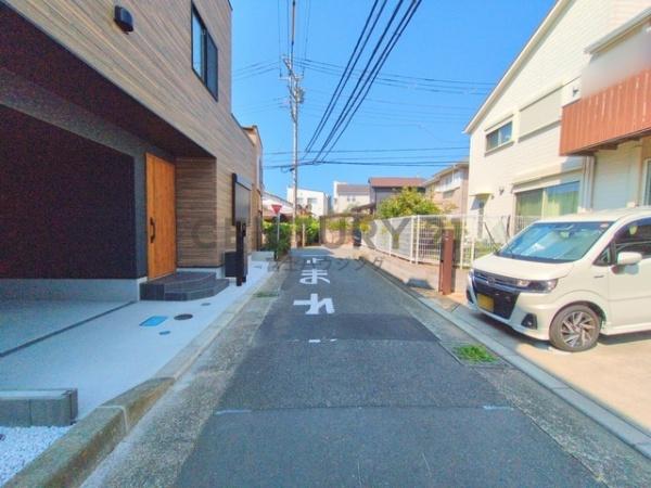 �_�ސ쌧������s����1���ڂ̐V�z��ˌ��Ă̑O�ʓ��H�܂ތ��n�ʐ^