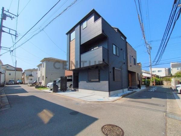 �_�ސ쌧������s����1���ڂ̐V�z��ˌ��Ă̑O�ʓ��H�܂ތ��n�ʐ^