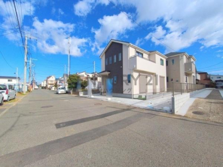 �_�ސ쌧������s����1���ڂ̐V�z��ˌ��Ă̑O�ʓ��H�܂ތ��n�ʐ^