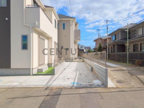 �_�ސ쌧������s����1���ڂ̐V�z��ˌ��Ă̑O�ʓ��H�܂ތ��n�ʐ^