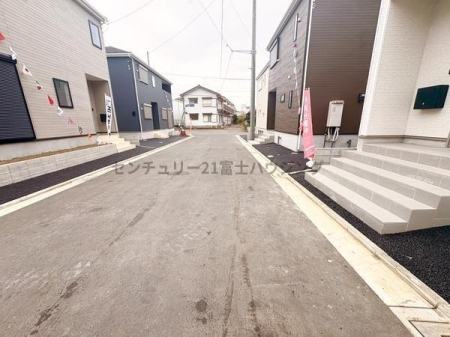 _ސ쌧s2ڂ̐VzˌĂ̑OʓH܂ތnʐ^