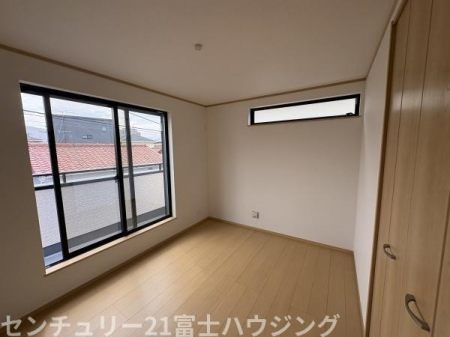 _ސ쌧s2ڂ̐VzˌĂ̎q