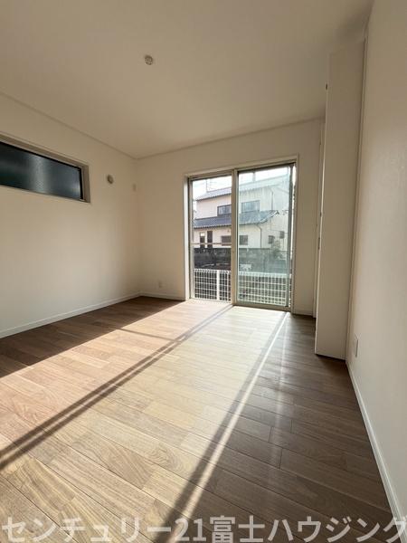 �_�ސ쌧������s����5���ڂ̐V�z��ˌ��Ă̐Q��