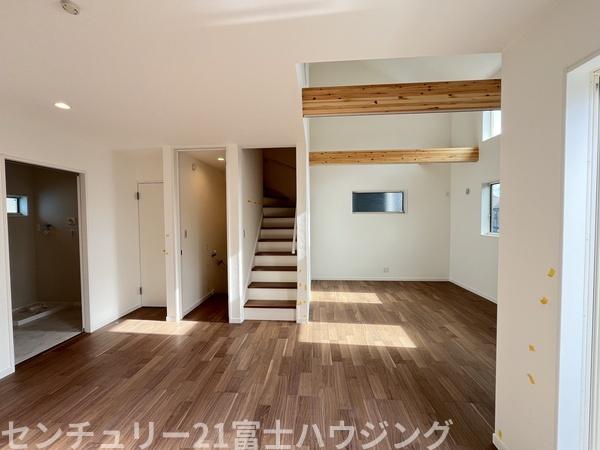 �_�ސ쌧������s����5���ڂ̐V�z��ˌ��Ẵ��r���O