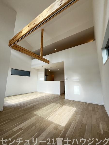 �_�ސ쌧������s����5���ڂ̐V�z��ˌ��Ẵ��r���O