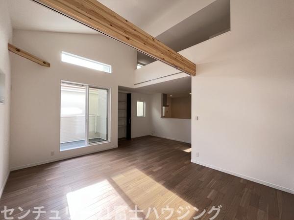 �_�ސ쌧������s����5���ڂ̐V�z��ˌ��Ẵ��r���O