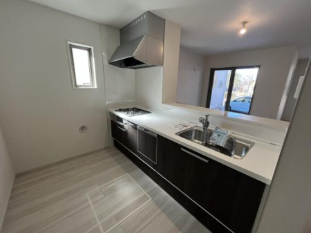 �_�ސ쌧������s���5���ڂ̐V�z��ˌ��ẴL�b�`��