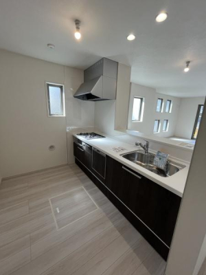 �_�ސ쌧������s���5���ڂ̐V�z��ˌ��ẴL�b�`��