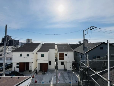 �_�ސ쌧������s�l�{��̐V�z��ˌ��Ă̏Z�˂���̒��]�ʐ^