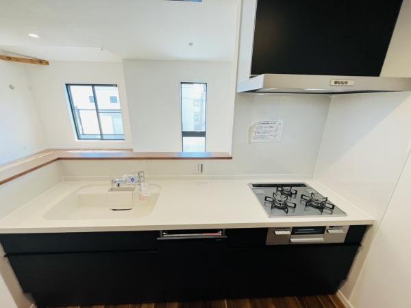 �_�ސ쌧������s�l�{��̐V�z��ˌ��ẴL�b�`��