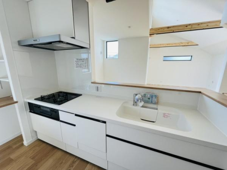 �_�ސ쌧������s�l�{��̐V�z��ˌ��ẴL�b�`��