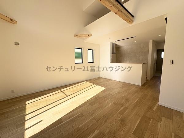 �_�ސ쌧������s�l�{��̐V�z��ˌ��Ẵ��r���O