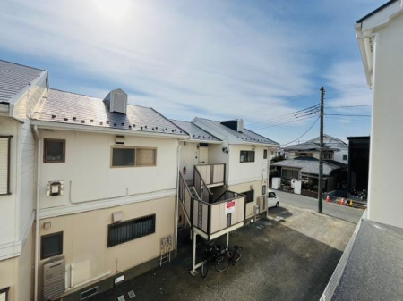 �_�ސ쌧������s�l�{��̐V�z��ˌ��Ă̏Z�˂���̒��]�ʐ^