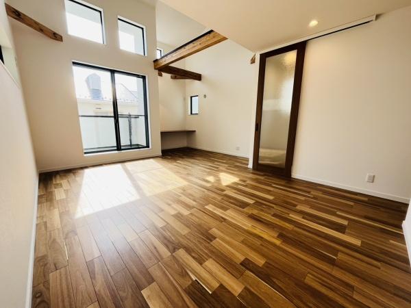 �_�ސ쌧������s�l�{��̐V�z��ˌ��Ẵ��r���O