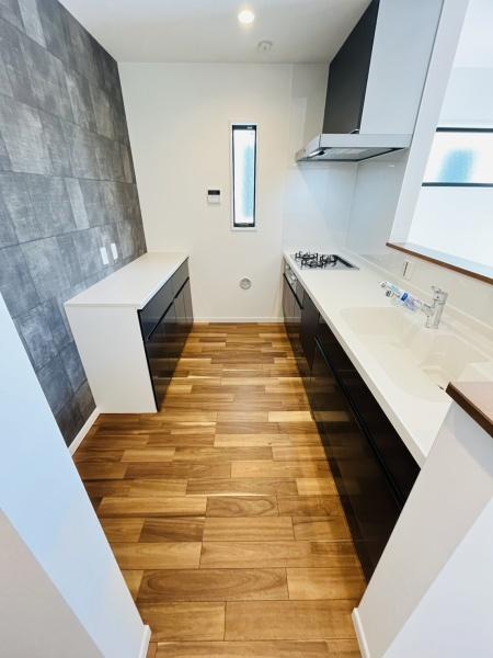 �_�ސ쌧������s�l�{��̐V�z��ˌ��ẴL�b�`��