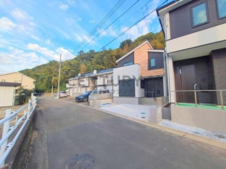 _ސ쌧s2ڂ̐VzˌĂ̑OʓH܂ތnʐ^