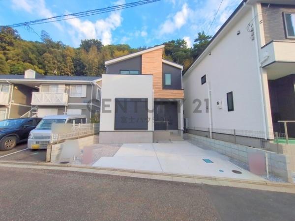 _ސ쌧s2ڂ̐VzˌĂ̑OʓH܂ތnʐ^