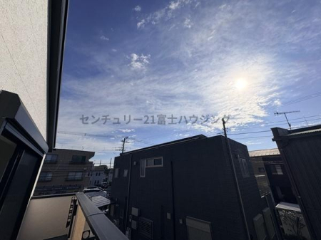 �_�ސ쌧������s������̐V�z��ˌ��Ă̏Z�˂���̒��]�ʐ^