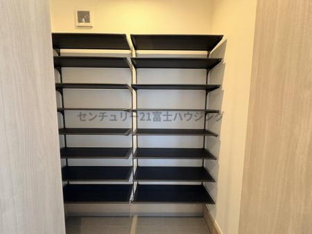 �_�ސ쌧������s������̐V�z��ˌ��Ă̎��[