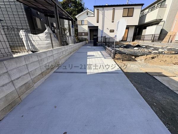 �_�ސ쌧������s������̐V�z��ˌ��Ă̒��ԏ�