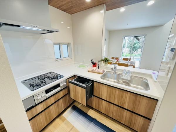 �_�ސ쌧������s�l�{��̐V�z��ˌ��ẴL�b�`��