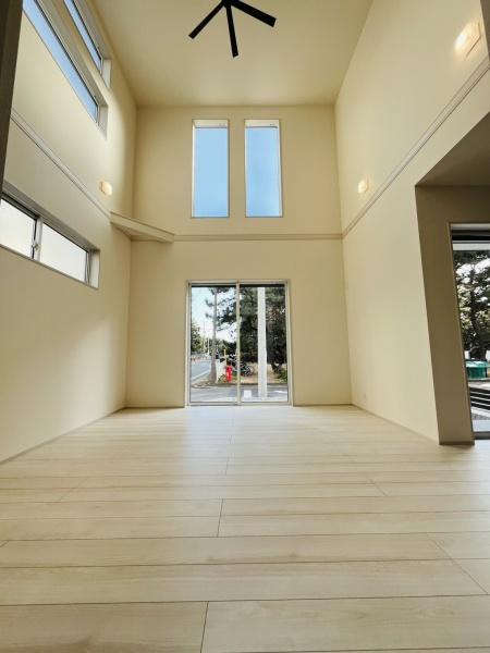 �_�ސ쌧������s�l�{��̐V�z��ˌ��Ẵ��r���O