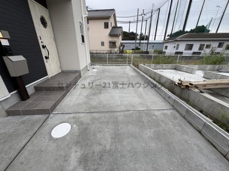 _ސ쌧s5ڂ̐VzˌĂ̑OʓH܂ތnʐ^