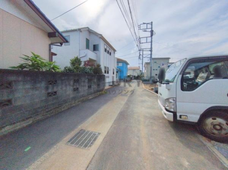 �_�ސ쌧������s������2���ڂ̐V�z��ˌ��Ă̑O�ʓ��H�܂ތ��n�ʐ^