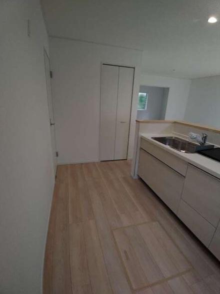 �_�ސ쌧���q�s�����7���ڂ̐V�z��ˌ��ẴL�b�`��