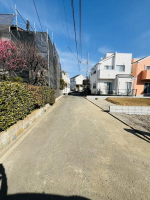 �_�ސ쌧������s���Z���̐V�z��ˌ��Ă̑O�ʓ��H�܂ތ��n�ʐ^