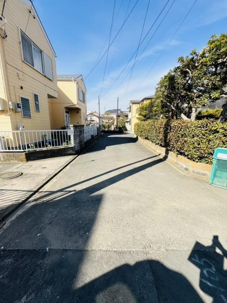 �_�ސ쌧������s���Z���̐V�z��ˌ��Ă̑O�ʓ��H�܂ތ��n�ʐ^