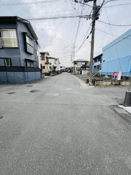 �_�ސ쌧������s�Ï��̐V�z��ˌ��Ă̑O�ʓ��H�܂ތ��n�ʐ^