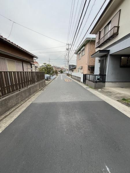 �_�ސ쌧������s�H��3���ڂ̐V�z��ˌ��Ă̑O�ʓ��H�܂ތ��n�ʐ^